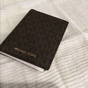 Michael Kors card portfolio